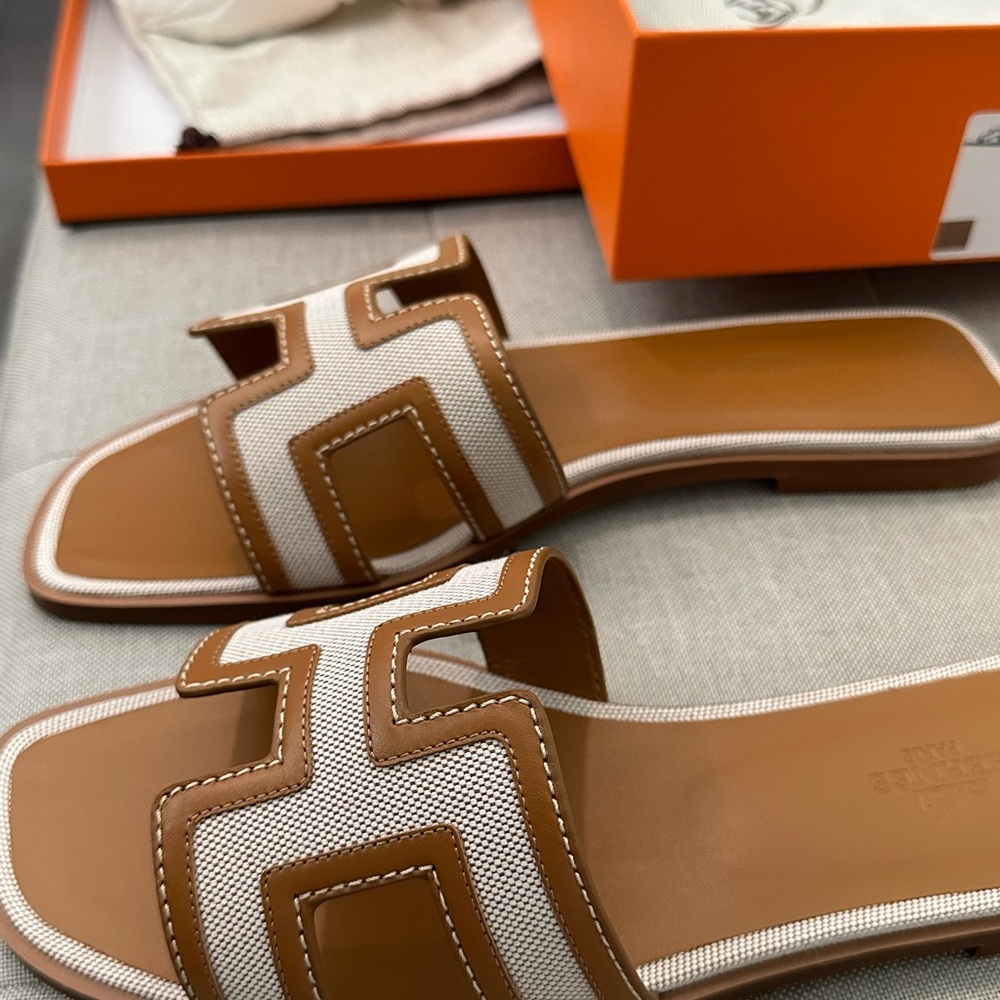 Hermes Oran Sandals in Noisette / Beige (sz. 39.5) - Picture 3 of 6